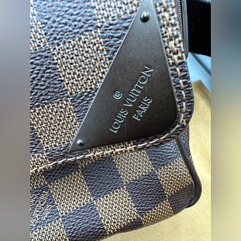 Louis Vuitton
Shelton Messenger Bag Damier MM - Picture 9 of 16